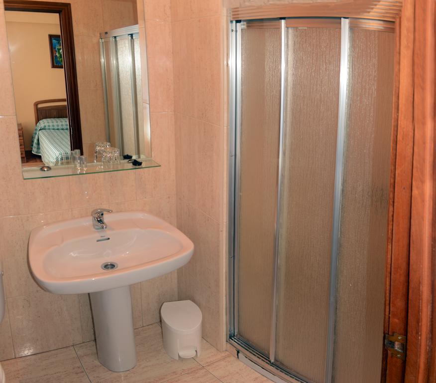 Hostal Baviera Pesués Exterior foto